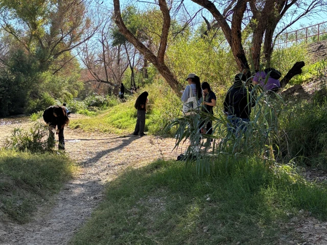 Students on a field trip near the Santa Cruz River