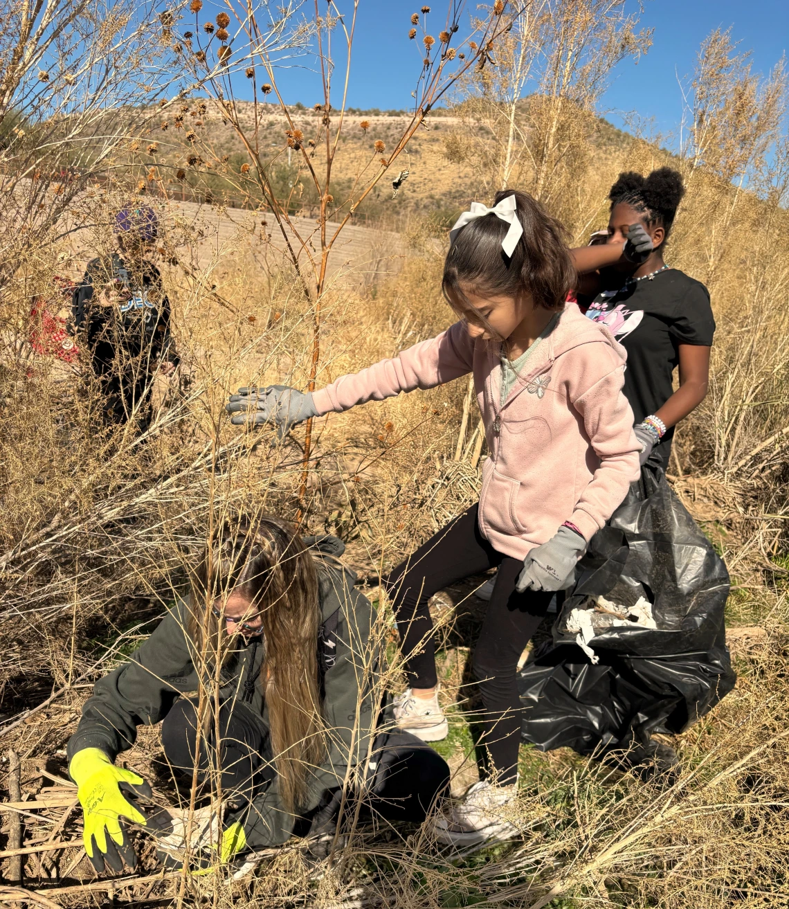 Students collecting trash in the Santa Cruz River